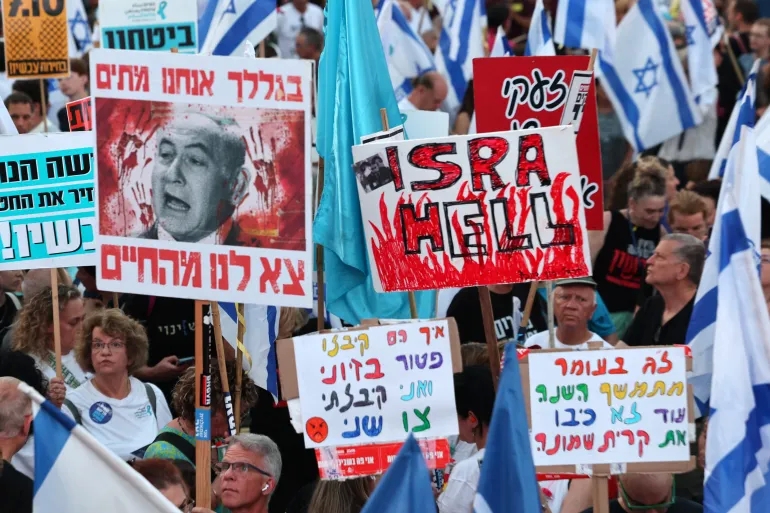 عاجل: عشرات آلاف الاسرائيليين يتظاهرون في تل أبيب لاسقاط حكومة نتنياهو وابرام صفقة تبادل