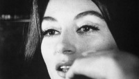 «أجمل سنوات الحياة» آخر أعمالها.. وفاة الممثلة الفرنسية أنوك إيميه