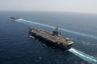 الحوثيون يعلنون استهداف سفينة شحن وحاملة طائرات أميركية