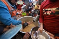 برنامج الغذاء العالمي: بيئة العمل العدائية بغزة تجعل إيصال المساعدات مستحيلا