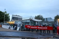 ناشطون بأسكتلندا يتظاهرون أمام مقر شركة أسلحة تتعامل مع الاحتلال
