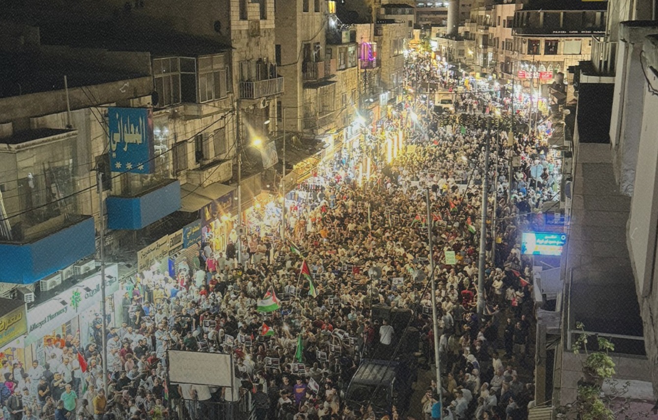  آلاف الاردنيين في مسيرة ليلية بوسط البلد: اسمع يا محتل اسمع.. جنودك عنا ورح تخضع - فيديو وصور