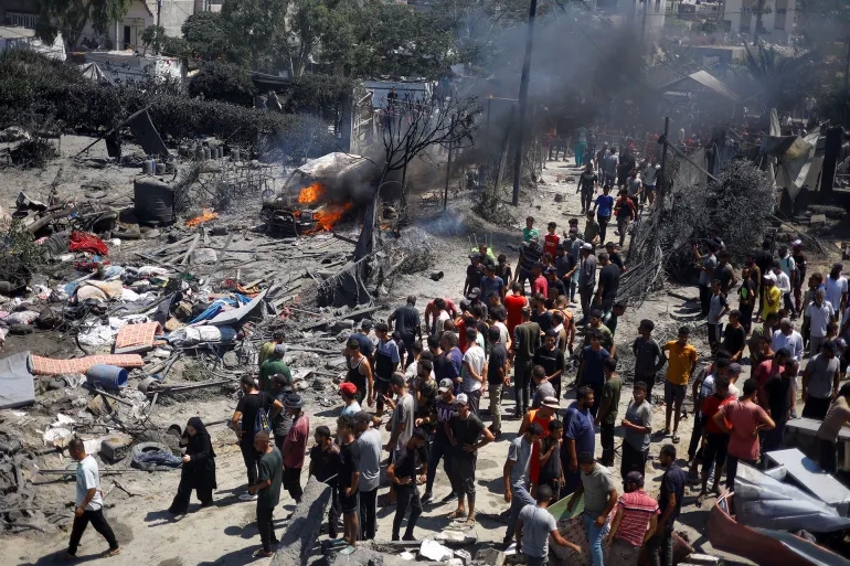 هآرتس: اتصالات الصفقة مع حماس تضررت عقب قصف المواصي