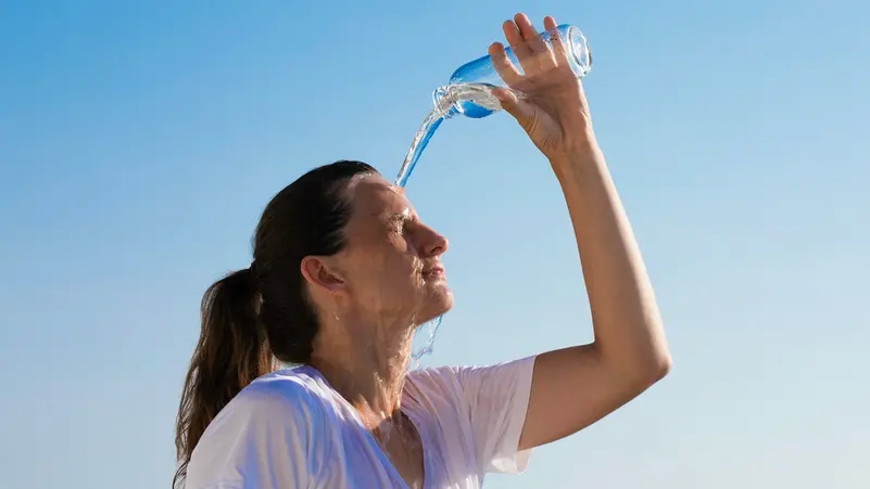 في حر الصيف.. اختبار بسيط يكشف إذا كنت تعاني من الجفاف