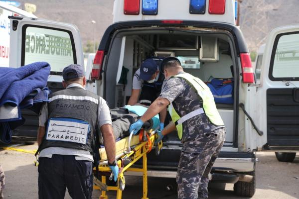 10 اصابات بتدهور مركبة على اتوستراد عمان الزرقاء