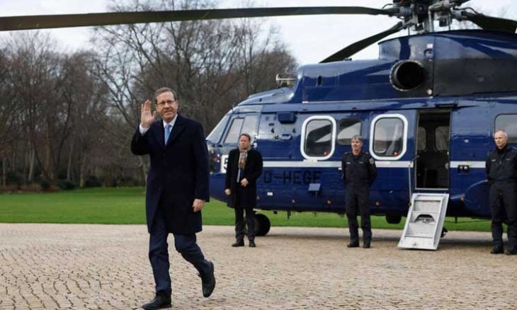 باريس.. “مخاوف أمنية” تمنع نزول الرئيس الإسرائيلي من طائرته