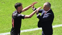 ألبانيا تكافئ سيلفينيو بعقد جديد طمعاً بـالمونديال
