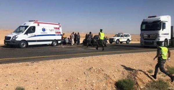 وفاة و3 اصابات بتصادم مركبة شحن وحافلة ركاب على طريق العدسية