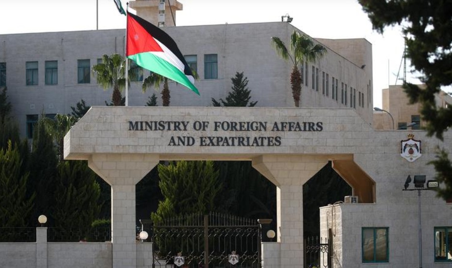 عاجل  الخارجية تهيب بالمواطنين الأردنيين تجنب السفر إلى لبنان