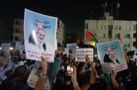 آلاف الاردنيين قرب سفارة الاحتلال: يا أبو العبد نيالك.. واحنا والله رجالك  فيديو