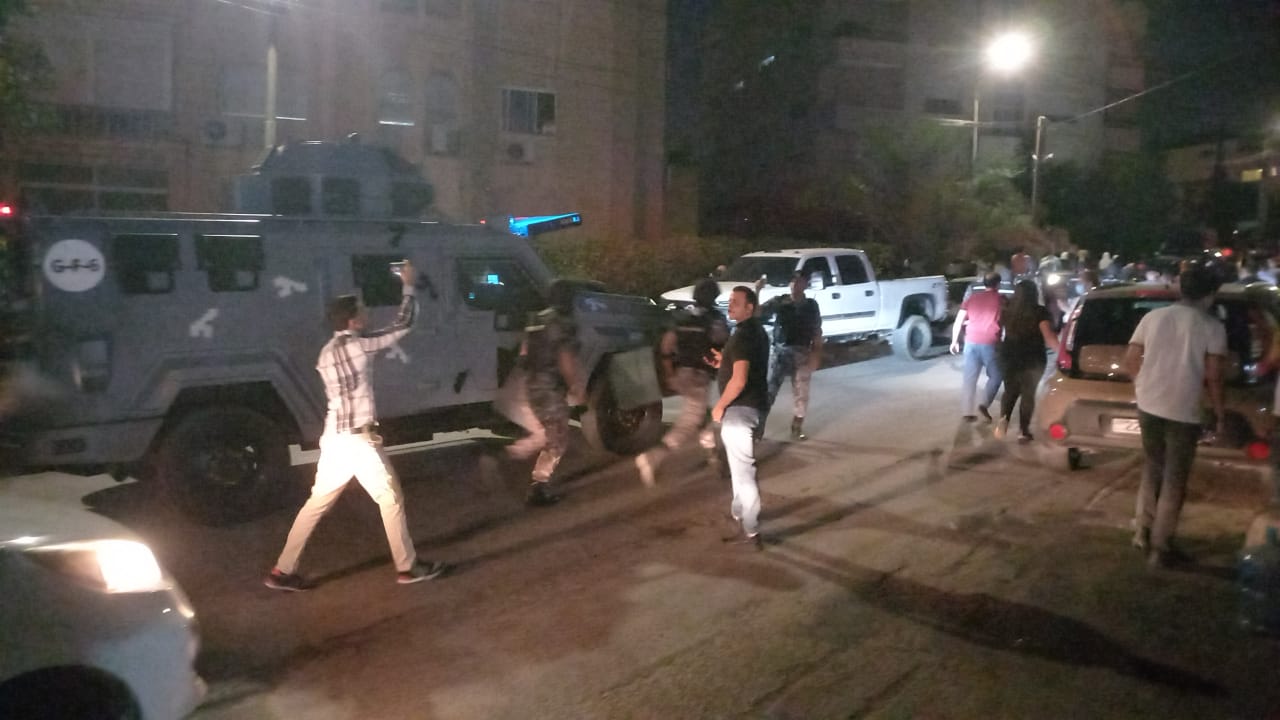 حريات المحامين: اعتقال ناشطين شاركوا في الاحتجاجات على اغتيال اسماعيل هنية