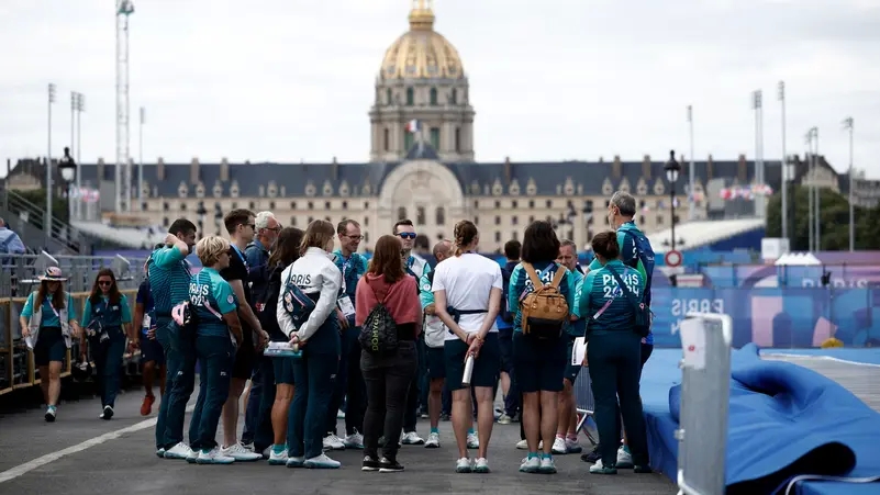 فضيحة.. متطوعو أولمبياد باريس يبيعون ملابسهم الرسمية