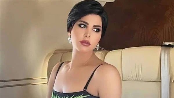 شمس الكويتية تثير إعجاب جمهورها بإطلالة على الموضة| شاهد