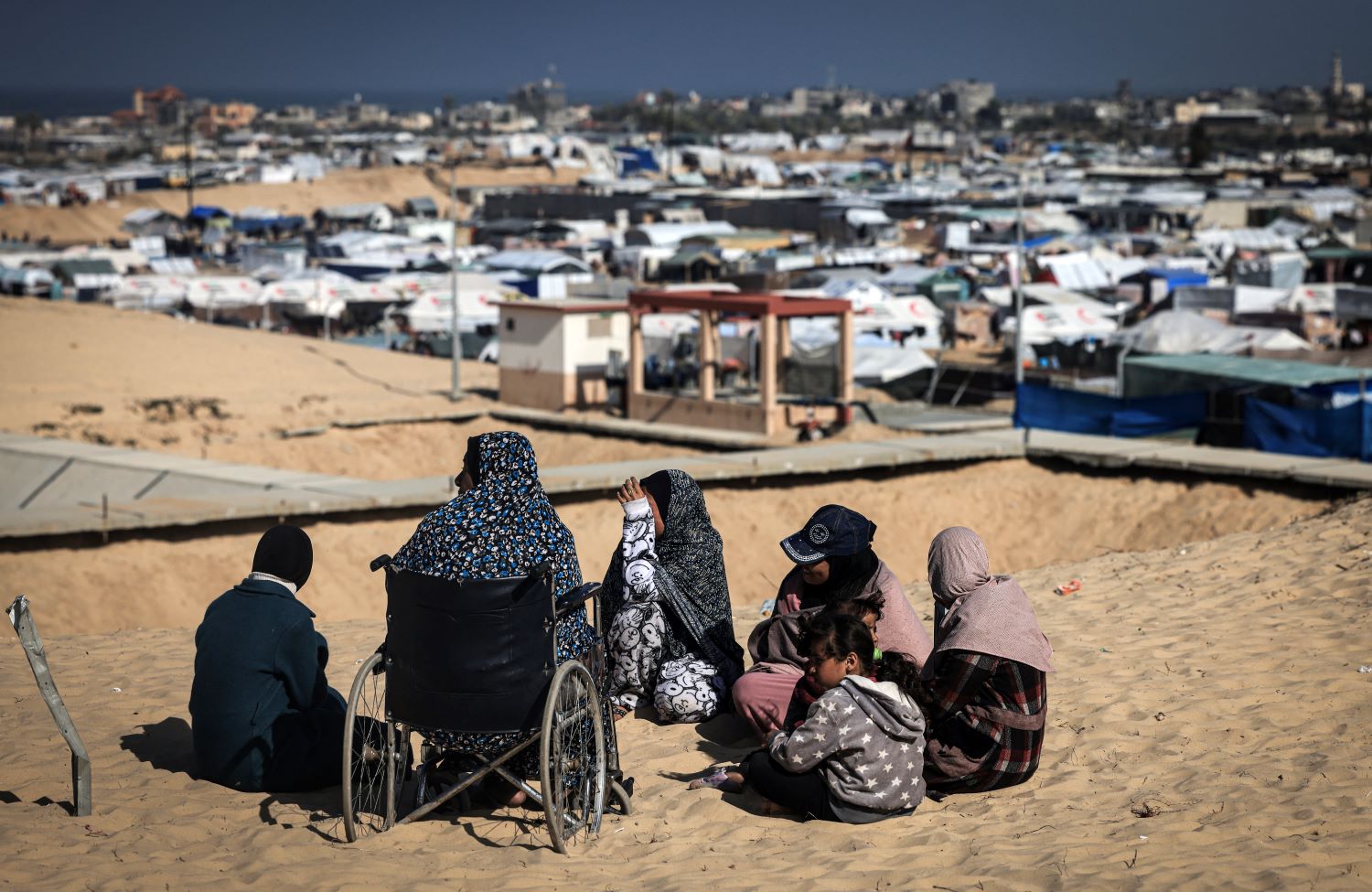 عاجل  الشعب الفلسطيني يذبح.. والانظمة العربية تُراهن على الامريكان!