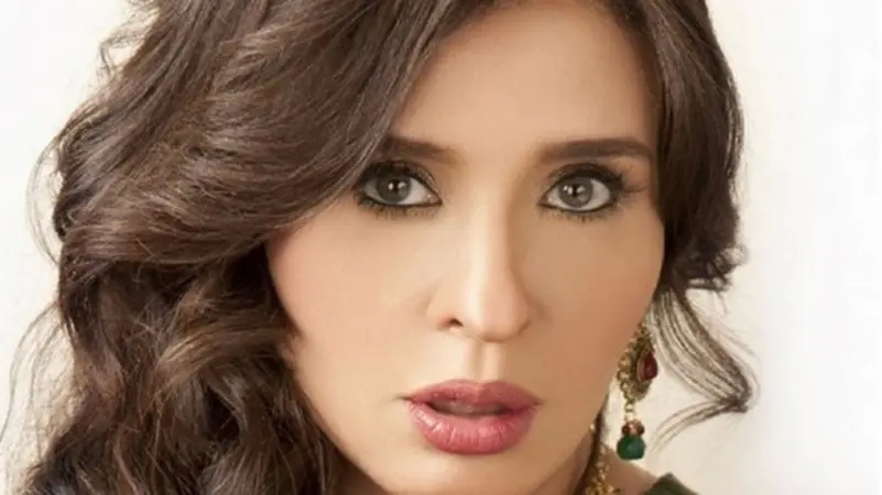 موافقة ابني يجرب المساكنة.. فنانة مصرية تشعل بلبلة