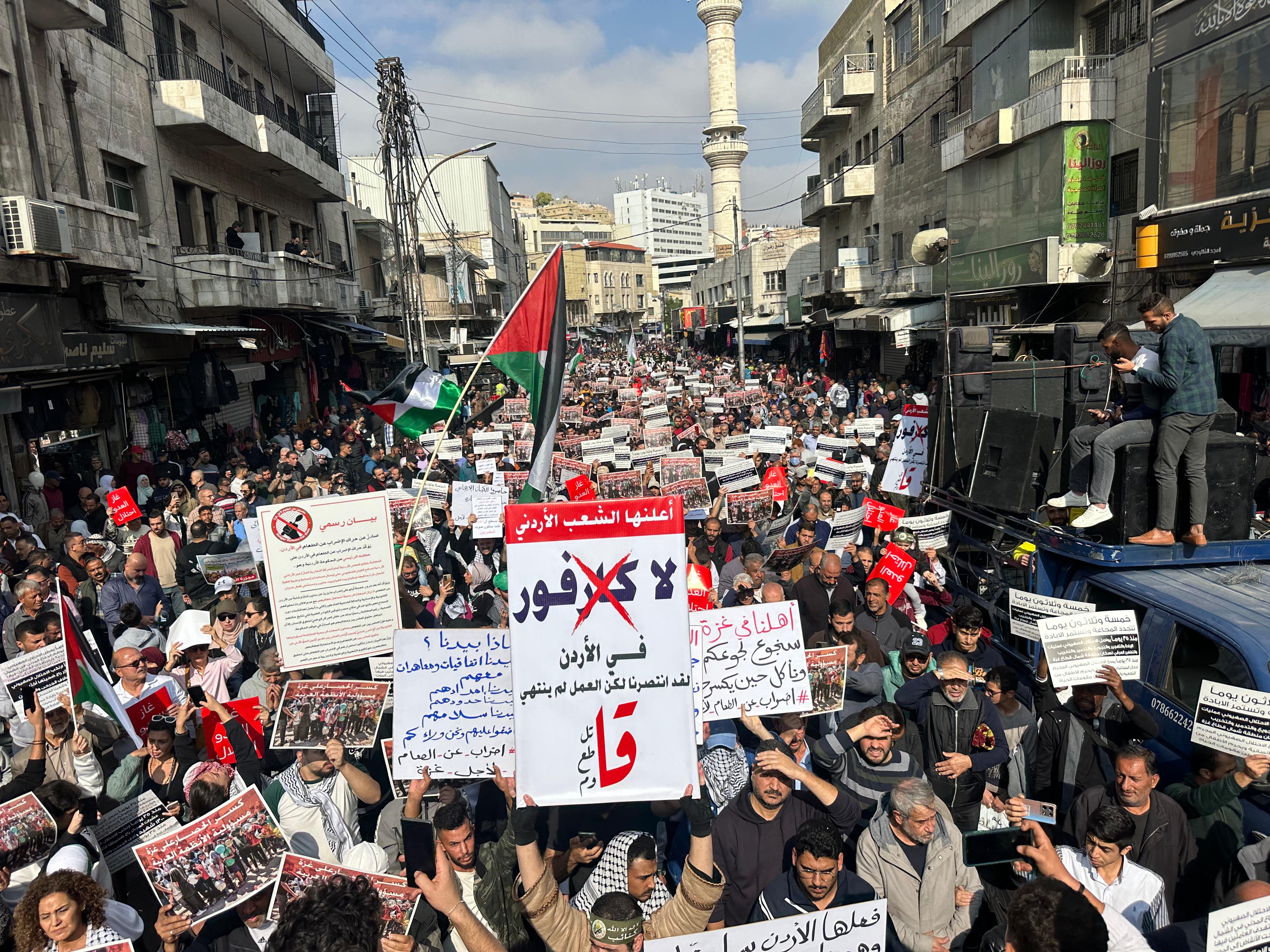 آلاف الاردنيين في وسط البلد: يا غزة نشكيهم لله.. اللي طبّع واللي تخلّى - فيديو