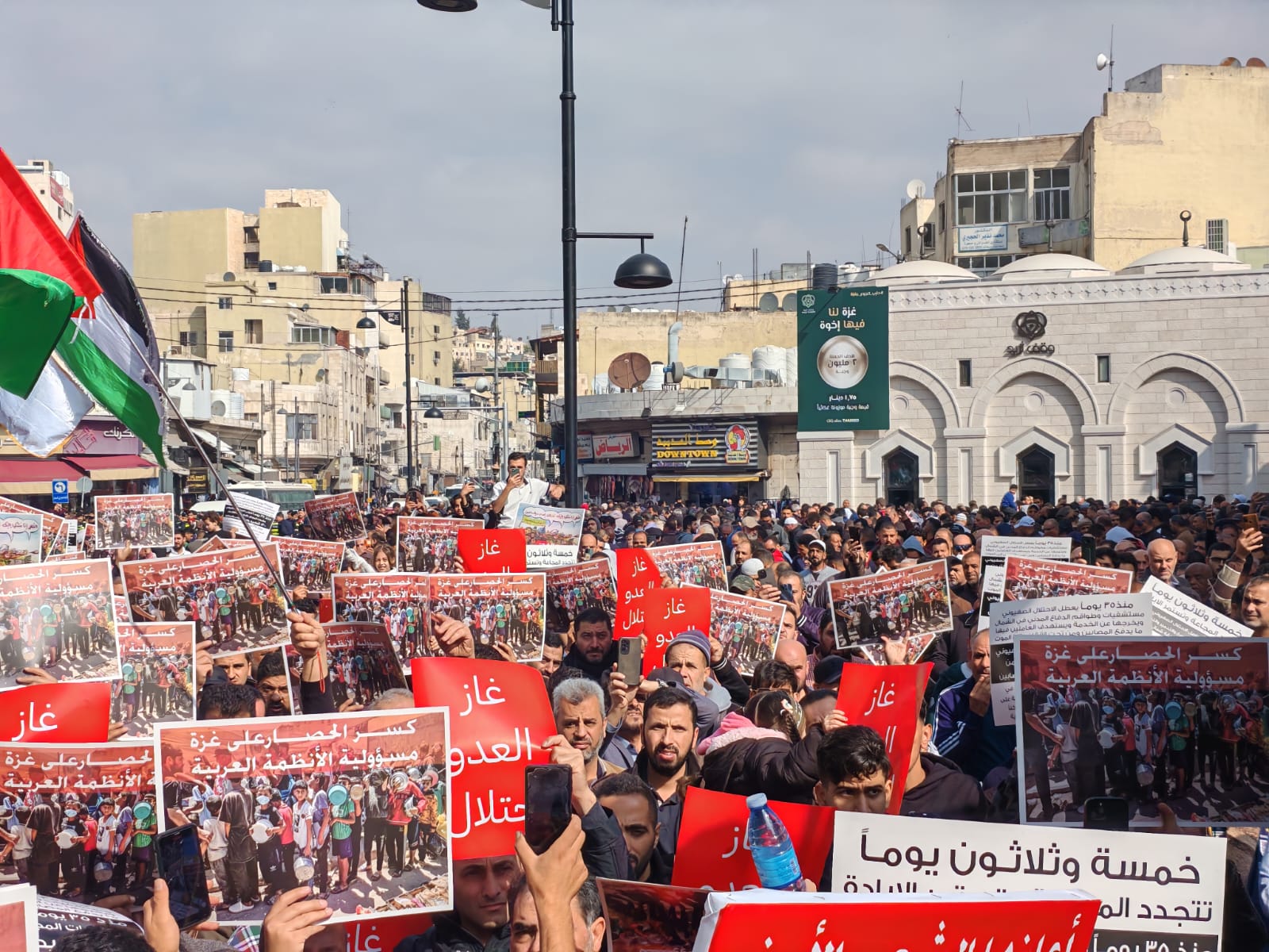 آلاف الاردنيين في وسط البلد: يا غزة نشكيهم لله.. اللي طبّع واللي تخلّى - فيديو