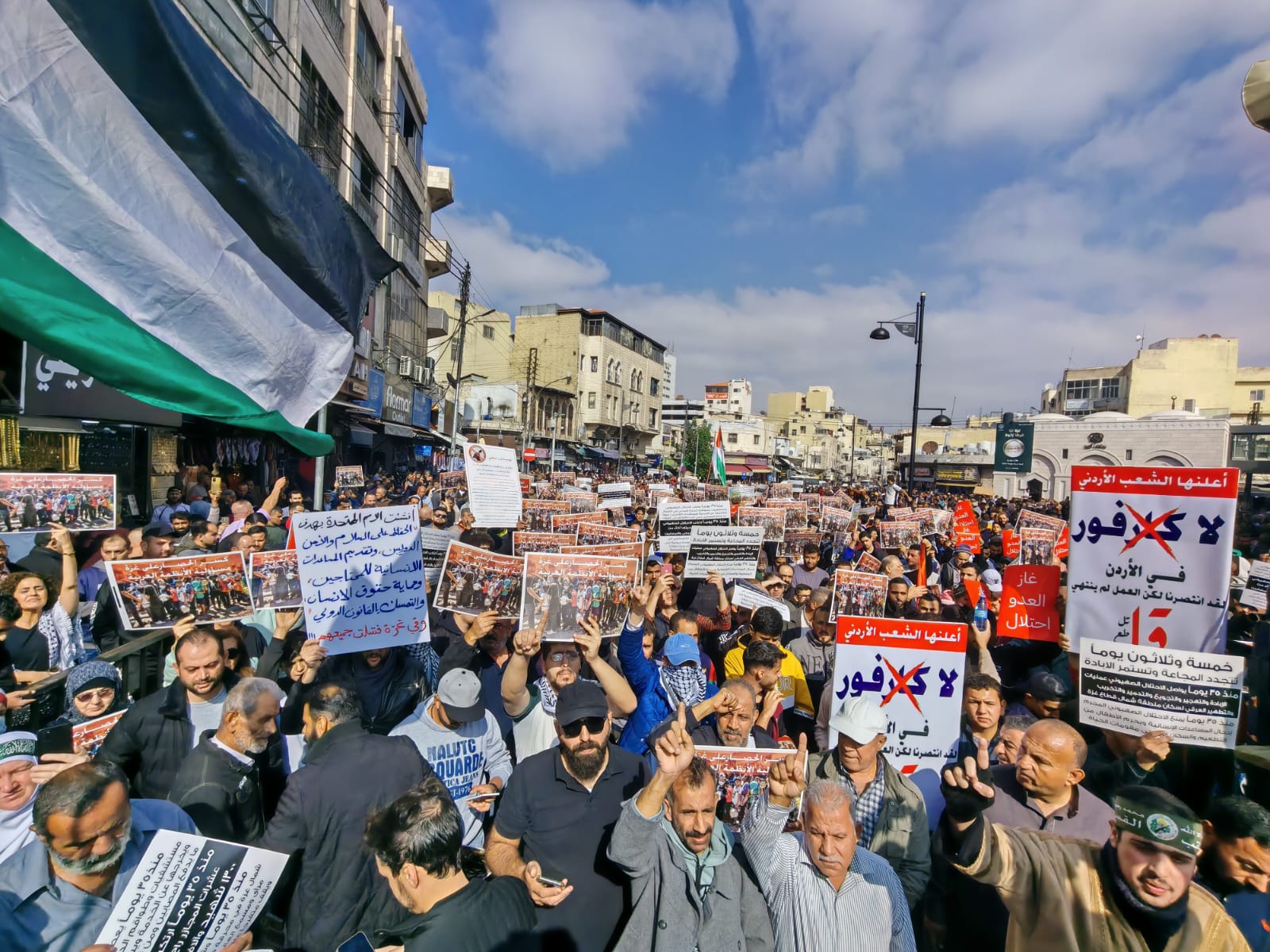 آلاف الاردنيين في وسط البلد: يا غزة نشكيهم لله.. اللي طبّع واللي تخلّى - فيديو