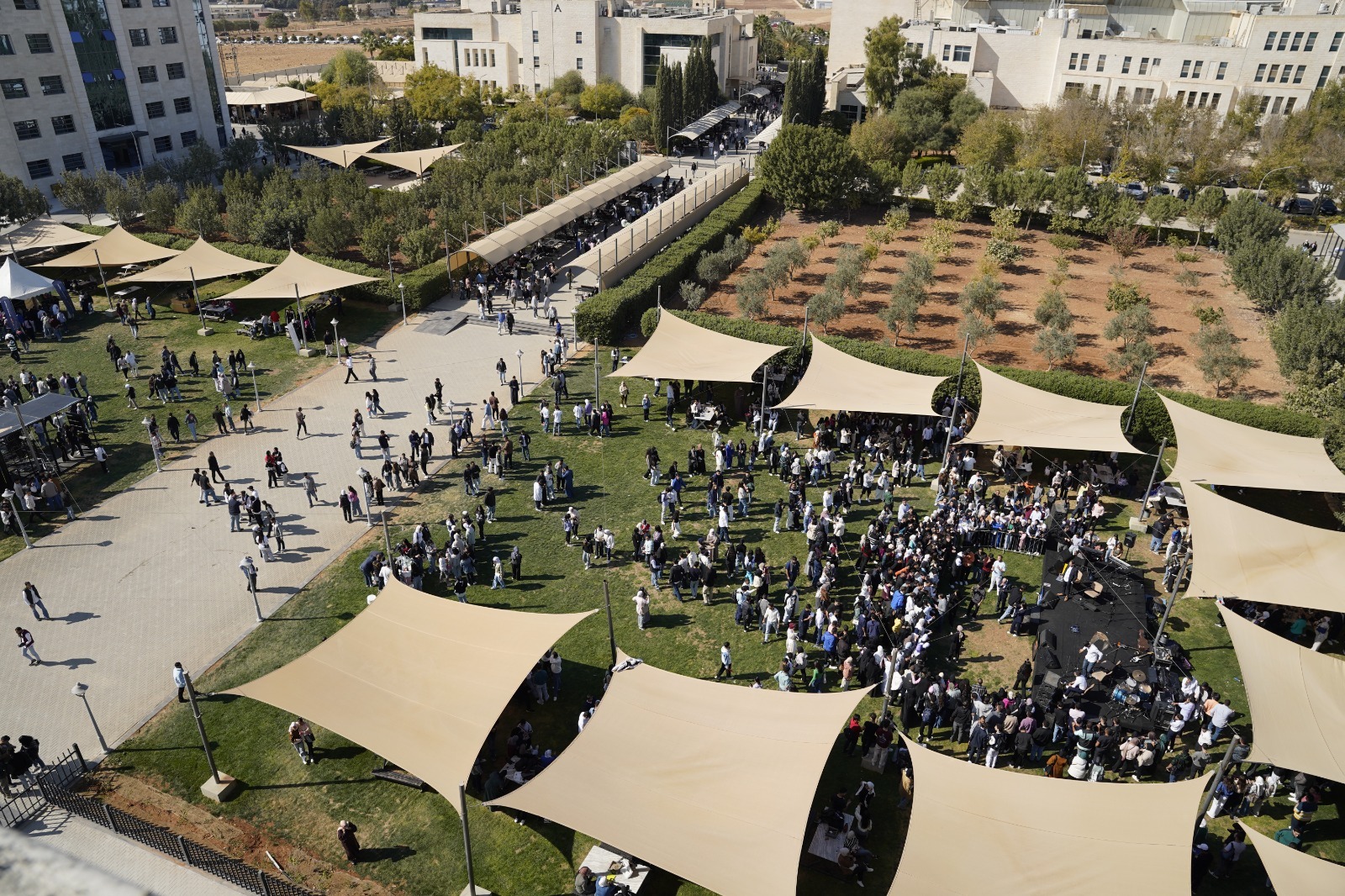 يومٌ تفاعلي في الشرق الأوسط يثري تجربة الطلبة الجامعية... صور