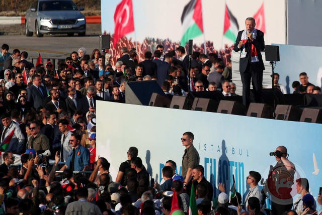 أردوغان: رفضنا السماح لرئيس إسرائيل بعبور مجالنا الجوي