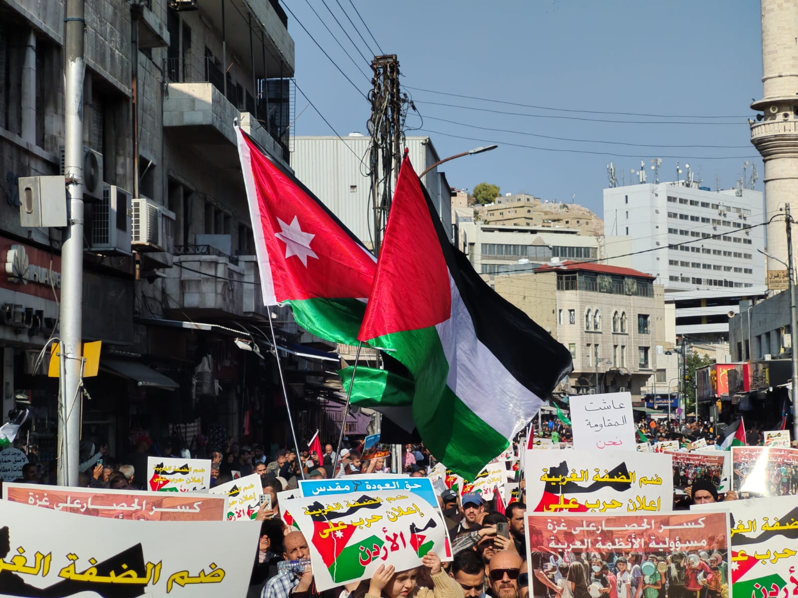 آلاف الاردنيين في وسط البلد: سمّعلي أهل النفاق.. بايعنا رجال الأنفاق - فيديو