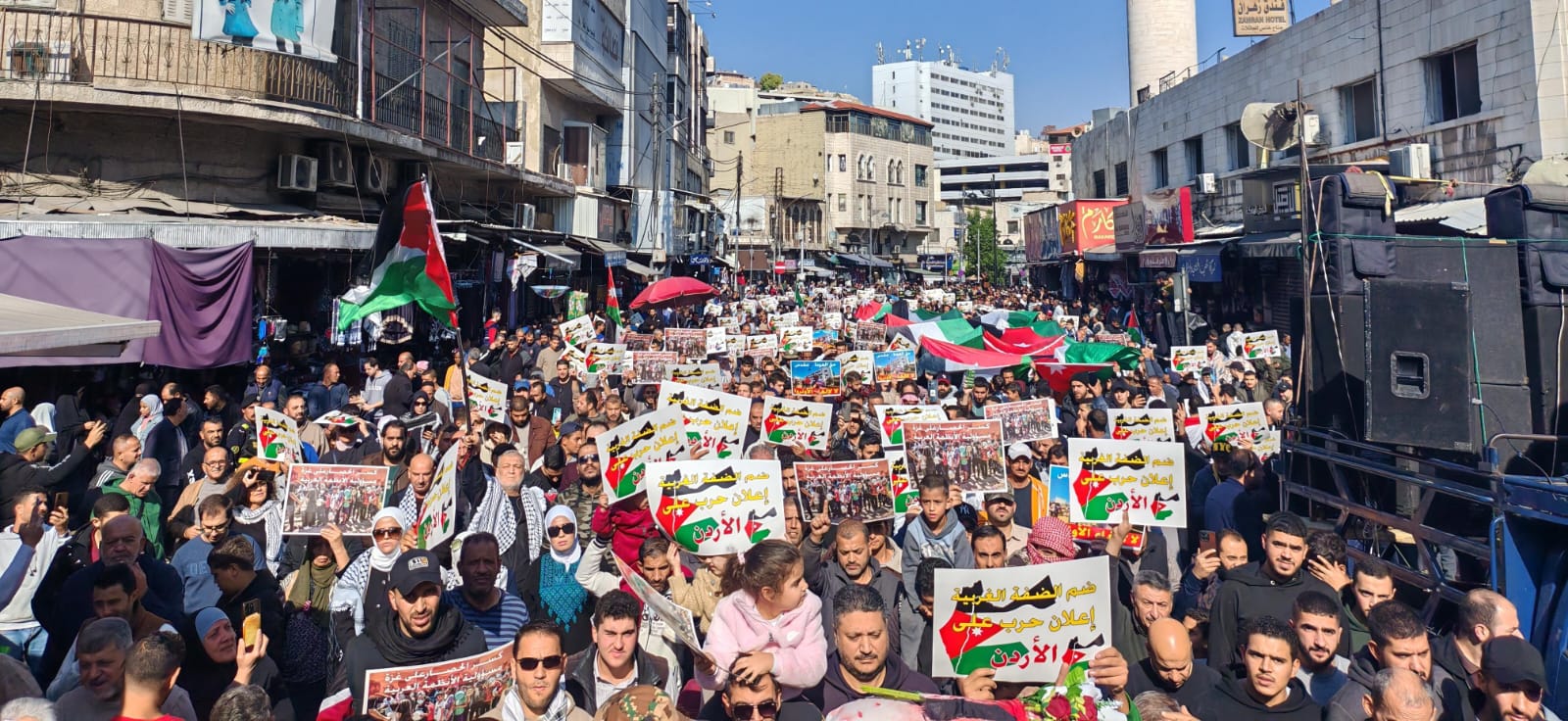 آلاف الاردنيين في وسط البلد: سمّعلي أهل النفاق.. بايعنا رجال الأنفاق - فيديو