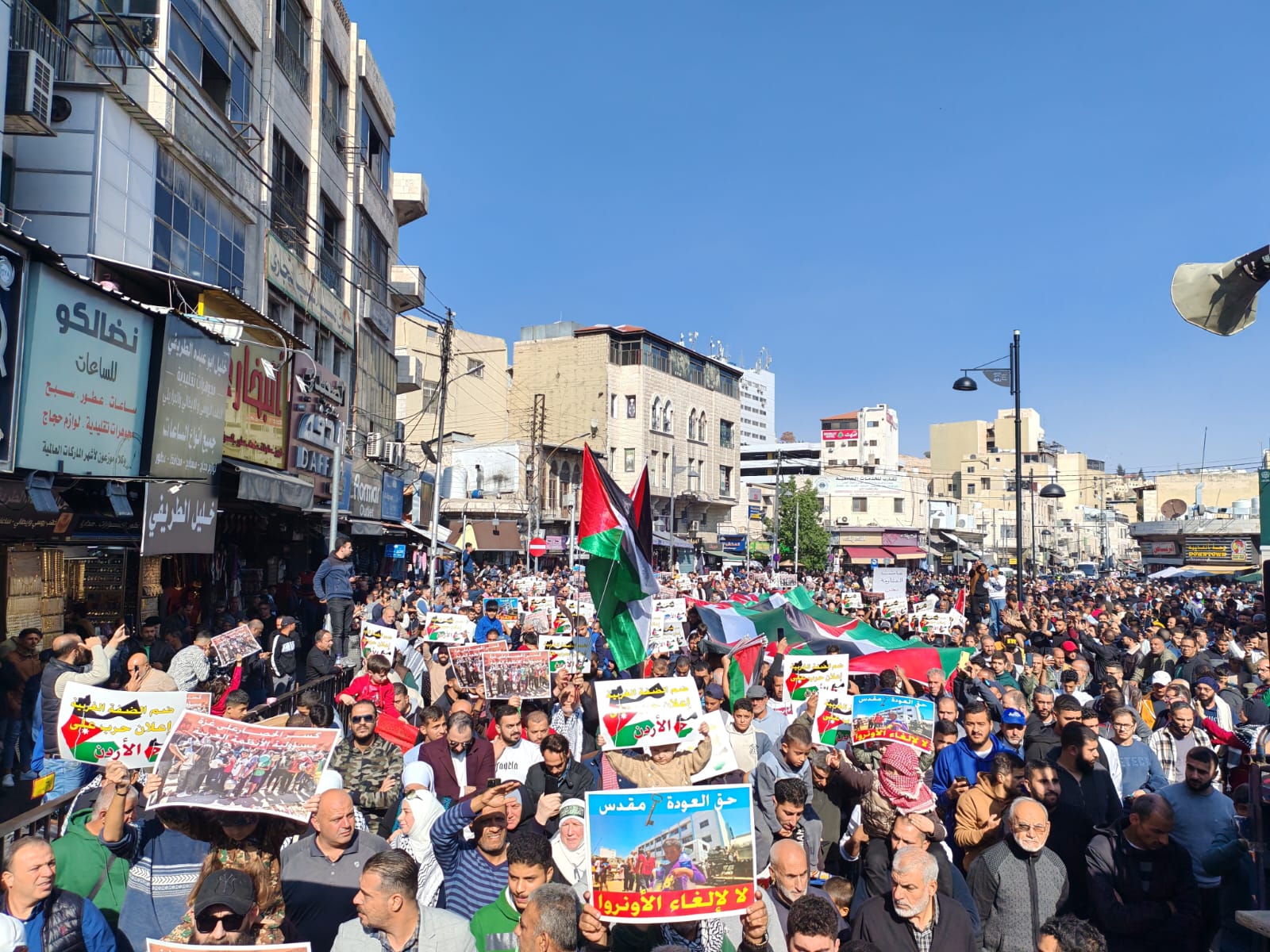 آلاف الاردنيين في وسط البلد: سمّعلي أهل النفاق.. بايعنا رجال الأنفاق - فيديو