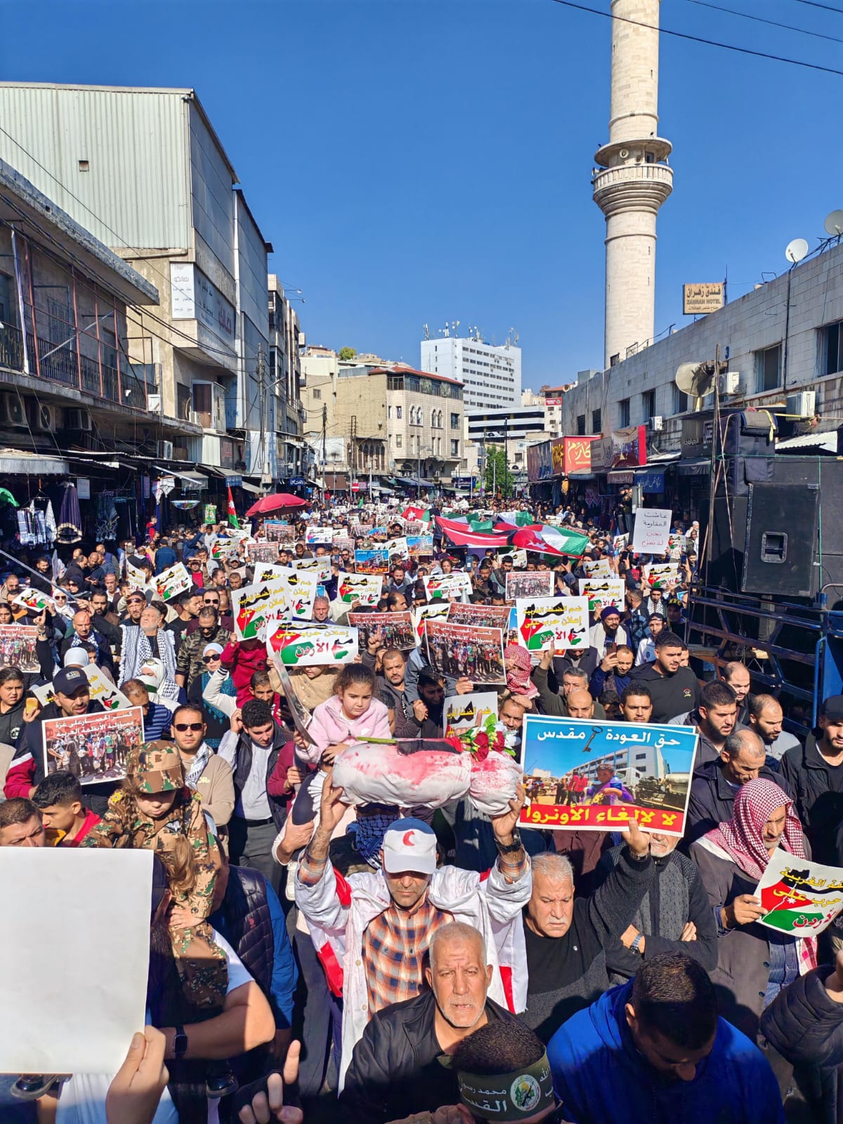 آلاف الاردنيين في وسط البلد: سمّعلي أهل النفاق.. بايعنا رجال الأنفاق - فيديو