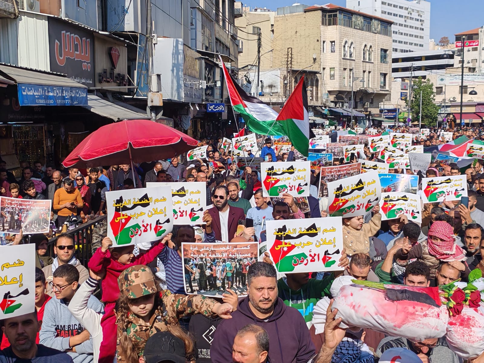 آلاف الاردنيين في وسط البلد: سمّعلي أهل النفاق.. بايعنا رجال الأنفاق - فيديو