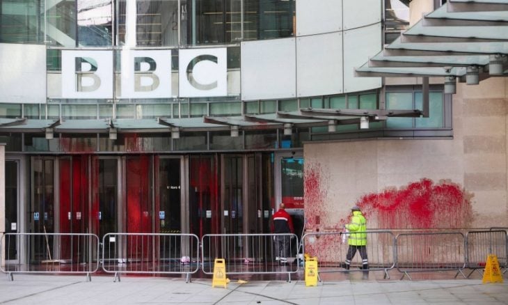 تحقيق استقصائي يكشف تحيز BBC لإسرائيل وألاعيب أنصارها وتجاهل احتجاجات الموظفين فيها #عاجل