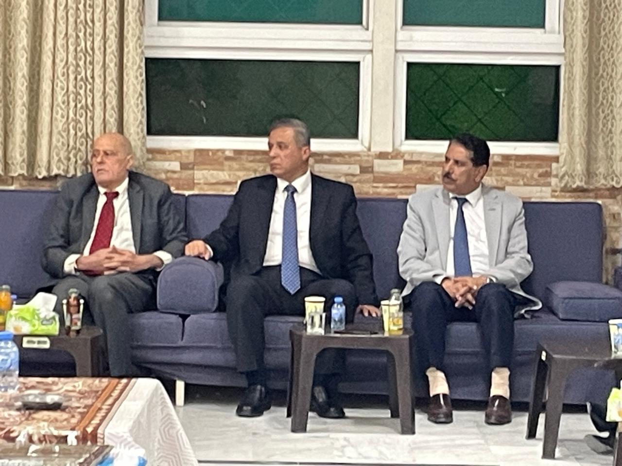 ديوان عشيرة المحيسن يكرم الدكتور عامر الصمادي