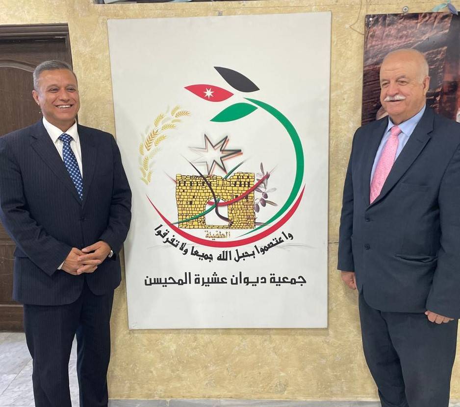 ديوان عشيرة المحيسن يكرم الدكتور عامر الصمادي