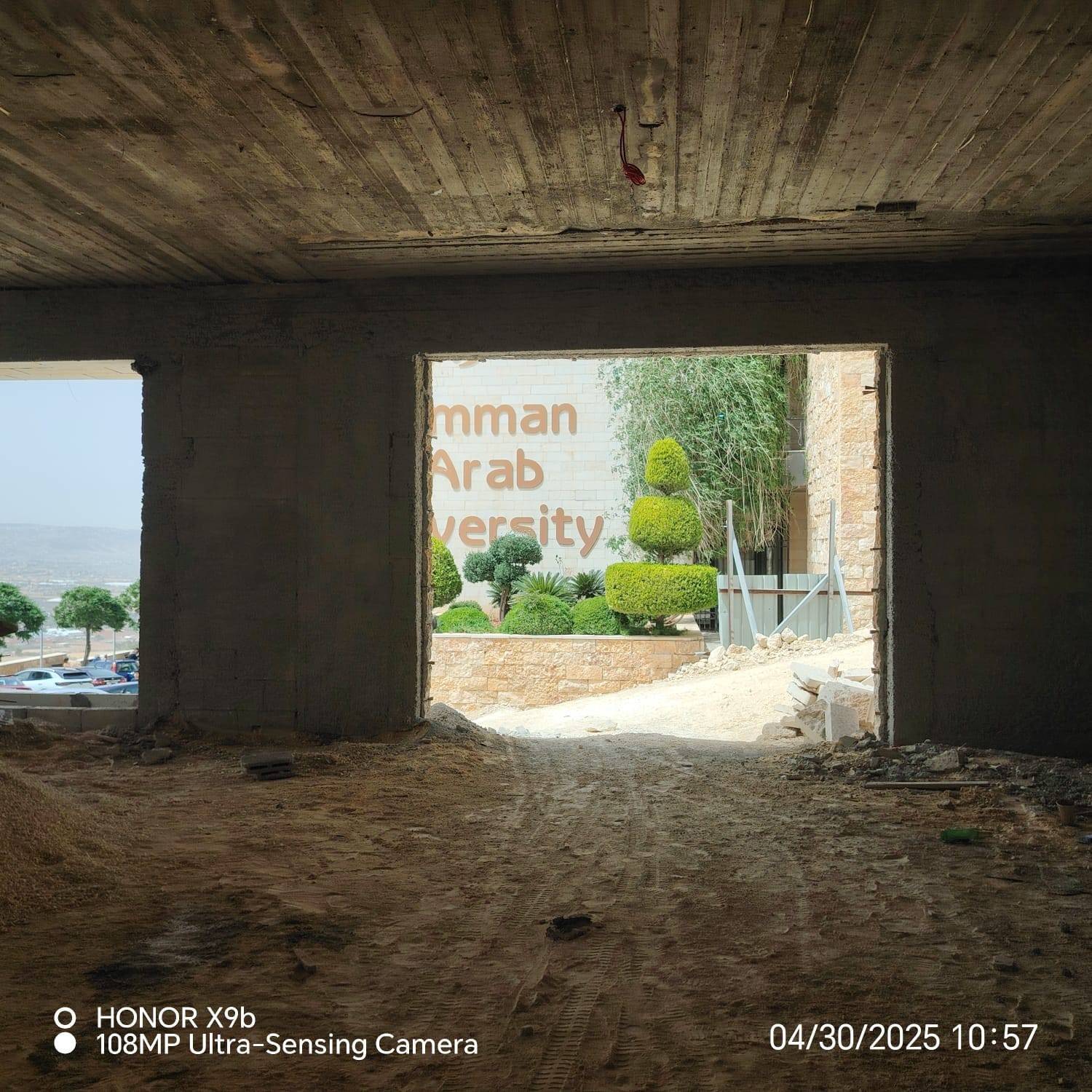  طلبة هندسة العمارة في عمان العربية يطلعون ميدانيًا على مراحل تنفيذ مشروعي مبنى (F) و(H) داخل الحرم الجامعي 