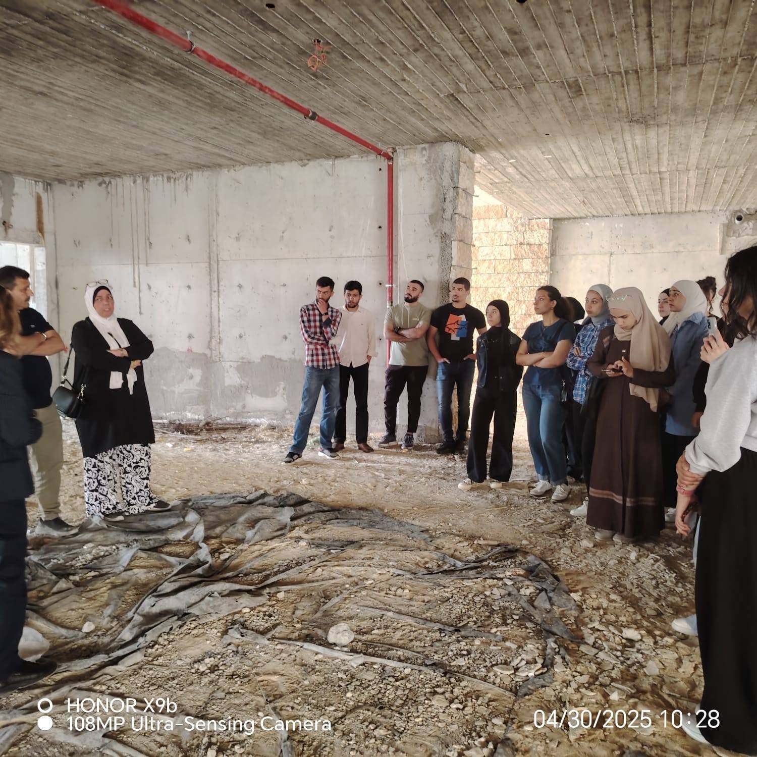  طلبة هندسة العمارة في عمان العربية يطلعون ميدانيًا على مراحل تنفيذ مشروعي مبنى (F) و(H) داخل الحرم الجامعي 