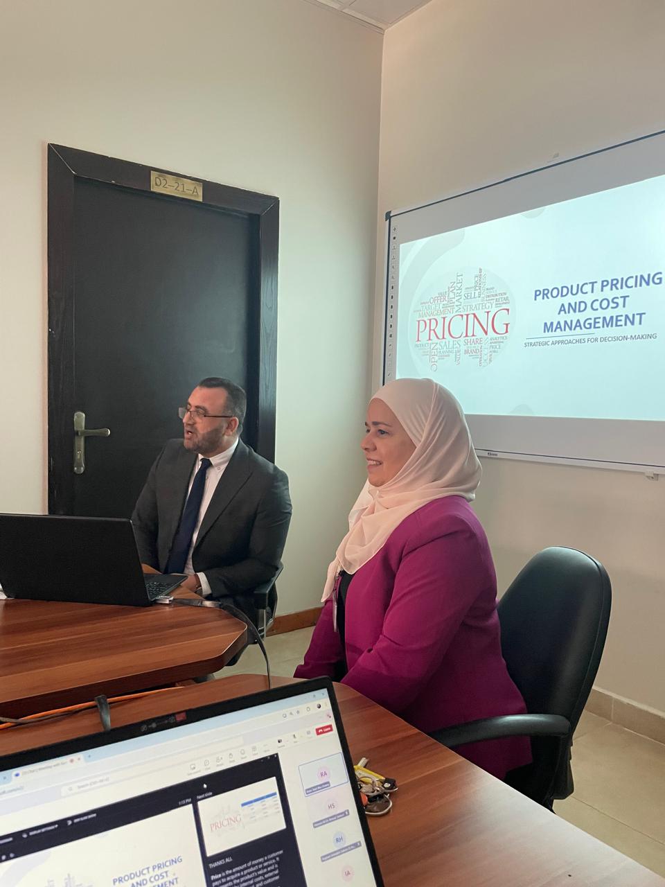 صيدلة عمان العربية تنظم محاضرة تطبيقية بعنوان استراتيجيات تسعير المنتجات الدوائية وإدارة التكاليف: من منظور استراتيجي لاتخاذ القرار