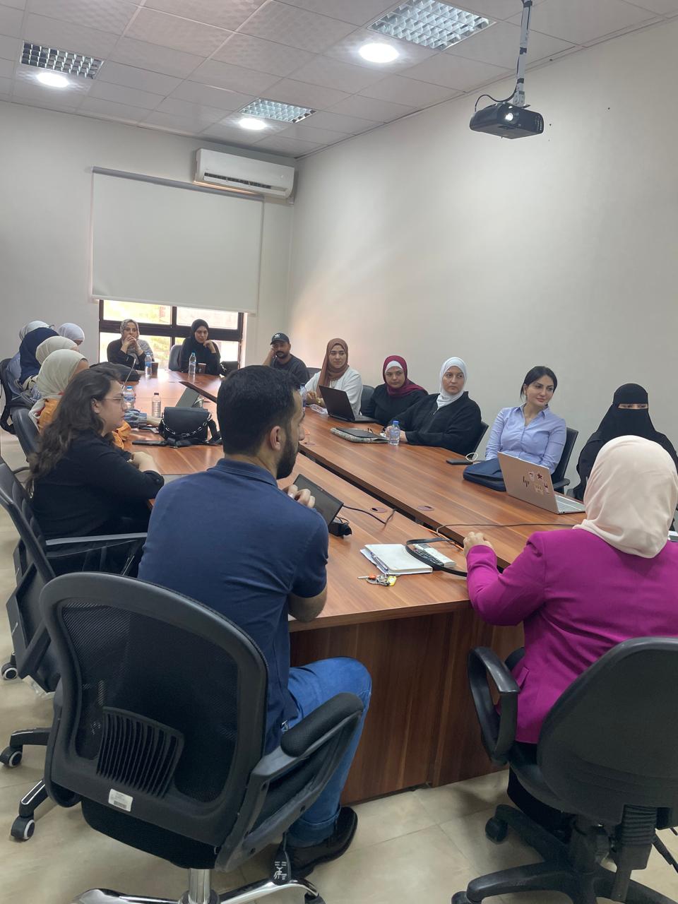 صيدلة عمان العربية تنظم محاضرة تطبيقية بعنوان استراتيجيات تسعير المنتجات الدوائية وإدارة التكاليف: من منظور استراتيجي لاتخاذ القرار