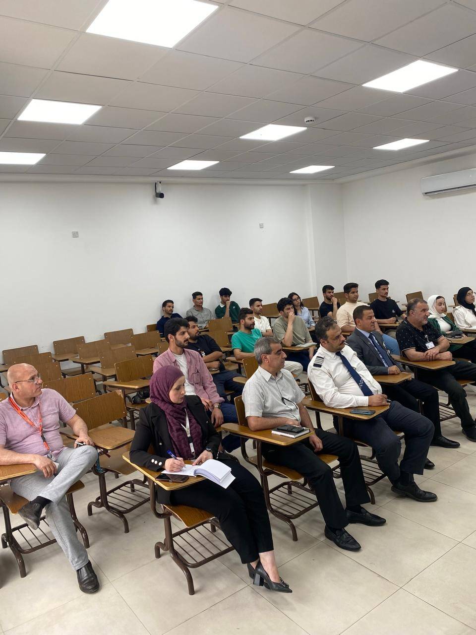 كلية علوم الطيران في عمان العربية تستضيف الخريج ابو صهيون للمشاركة بمحاضرة لطلبة وخريجي الكلية