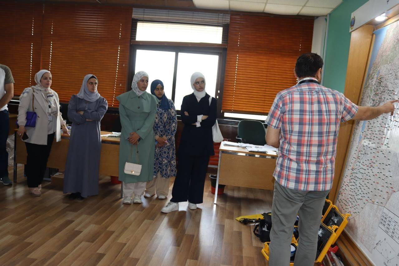 طلبة الهندسة المدنية في عمان العربية يزورون المركز الجغرافي الملكي الأردني