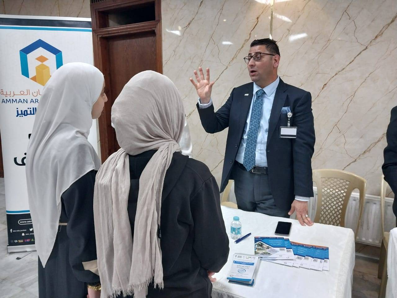 جامعة عمان العربية تشارك مدارس الاتحاد في فعالية يوم التحدث الوظيفي