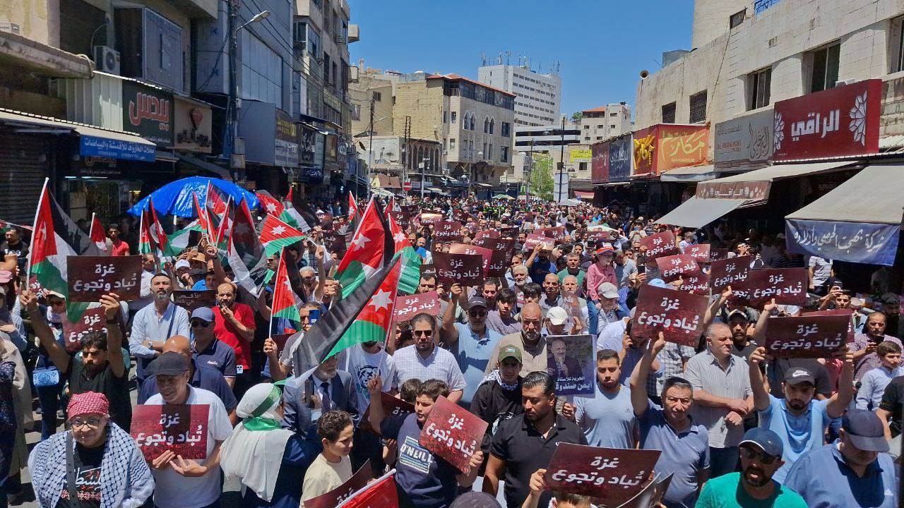 آلاف الاردنيين في وسط البلد: ما في حلّ ما في حلّ.. إلا بتركيع المحتلّ - فيديو