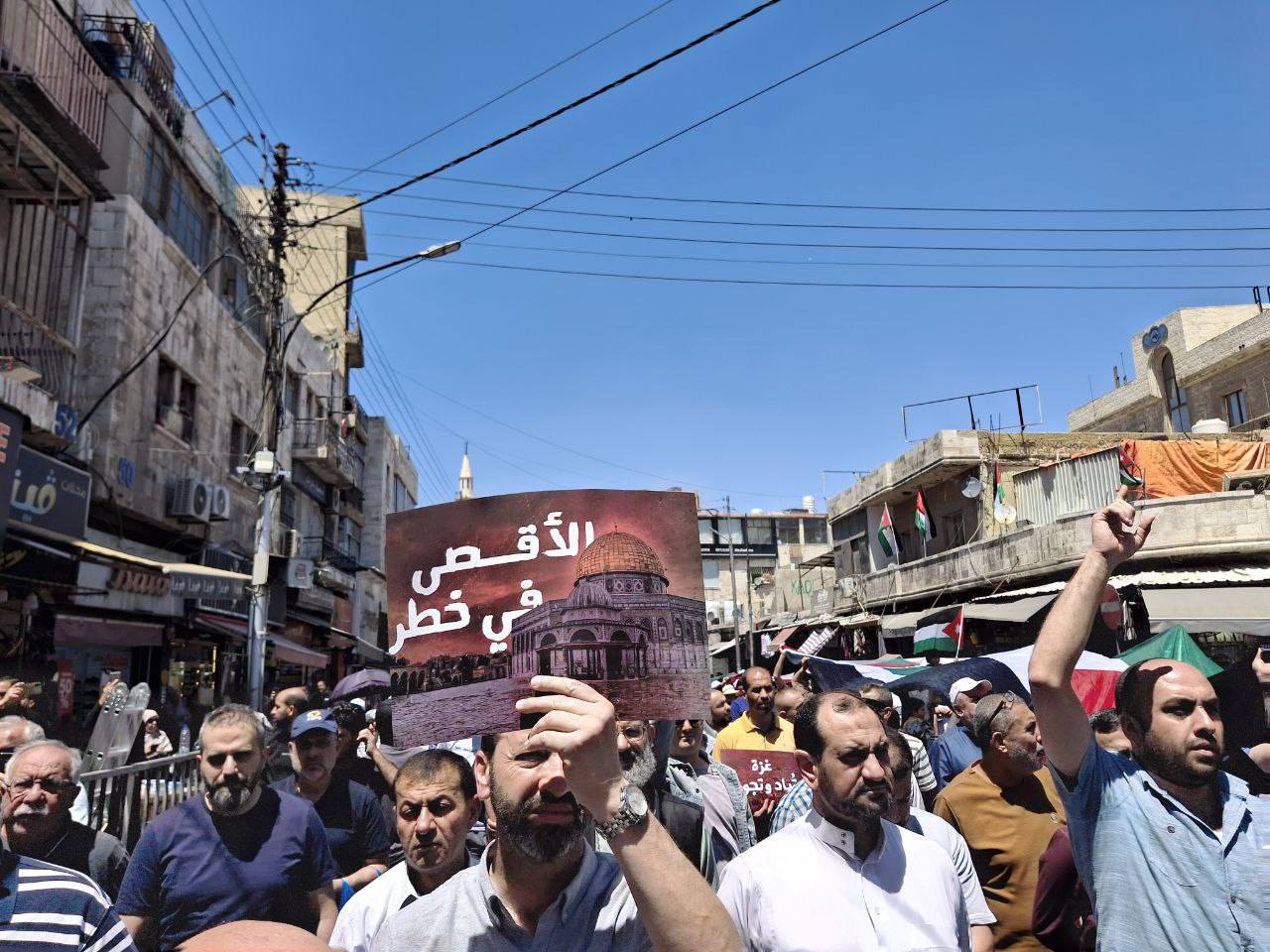 آلاف الاردنيين في وسط البلد: ما في حلّ ما في حلّ.. إلا بتركيع المحتلّ - فيديو