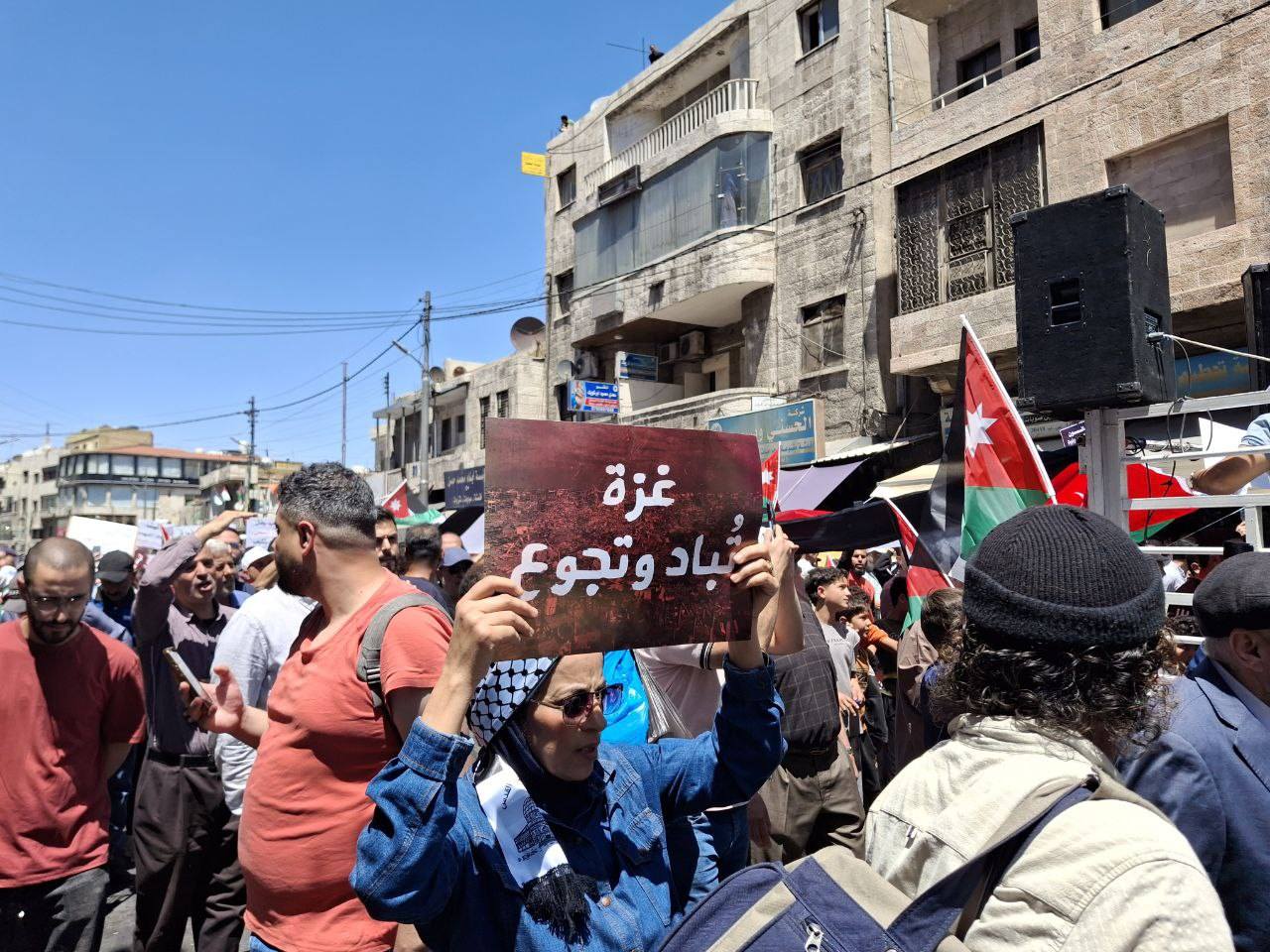 آلاف الاردنيين في وسط البلد: ما في حلّ ما في حلّ.. إلا بتركيع المحتلّ - فيديو