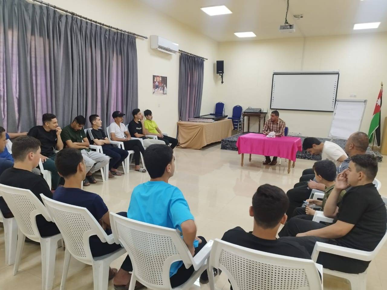 نشاط توعوي حول حماية الأسرة في مركز شباب وشابات الرمثا