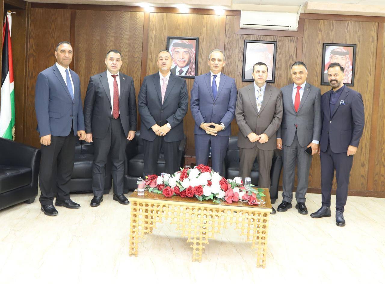 رئيس جامعة البلقاء التطبيقية يتلقى التهاني بعيد الأضحى