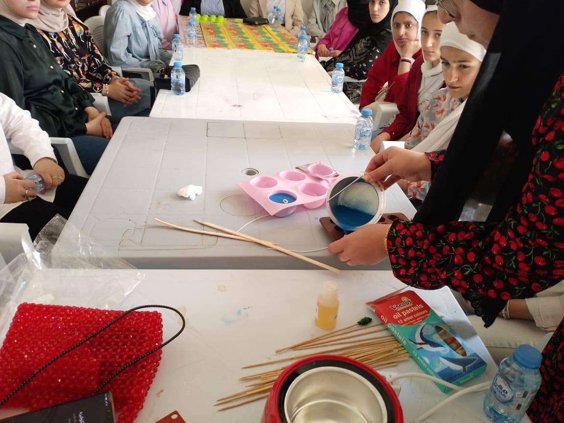 دورة تدريبية حول صناعة الصابون في مركز شابات المزار الشمالي