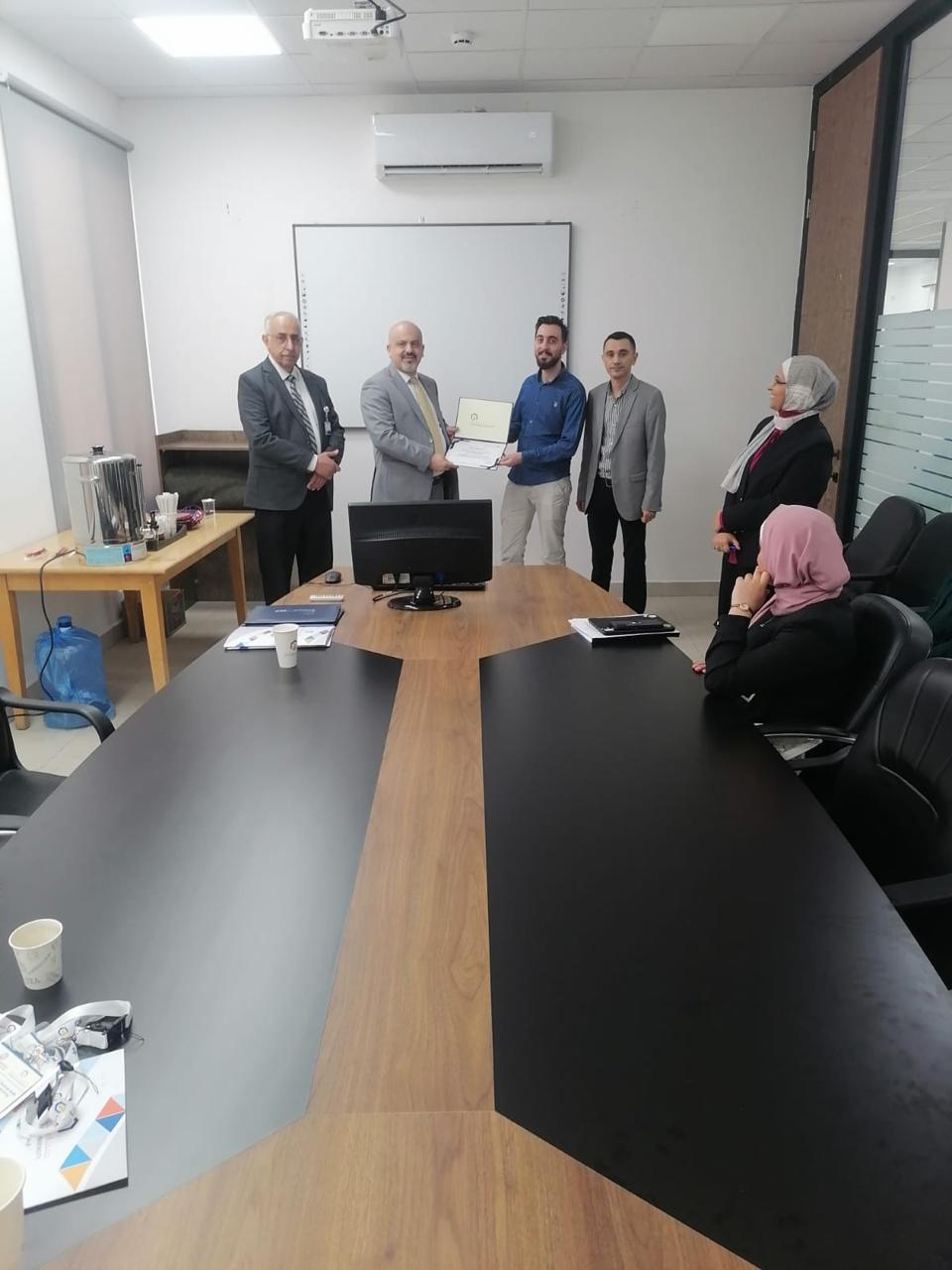 كلية تكنولوجيا المعلومات في عمان العربية تعقد مسابقة الرسالة في خمس دقائق لطلبة الدراسات العليا بنسختها الثالثة