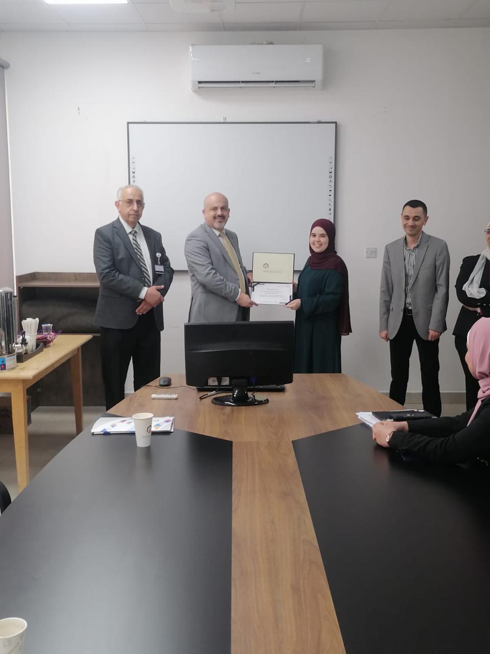 كلية تكنولوجيا المعلومات في عمان العربية تعقد مسابقة الرسالة في خمس دقائق لطلبة الدراسات العليا بنسختها الثالثة