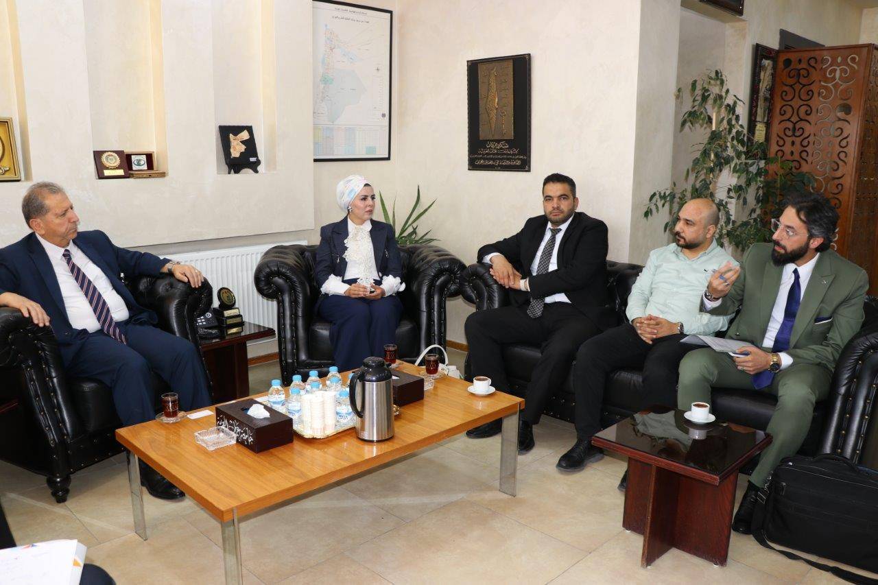 جامعة عمان العربية ودينارك - Dinarak يبحثان تعزيز التعاون في ريادة الأعمال والابتكار والخدمات المالية الرقمية