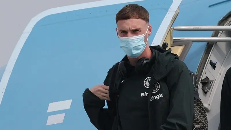 ليست مزحة.. بالمر يكشف سبب ارتدائه كمامة في طائرة تشيلسي
