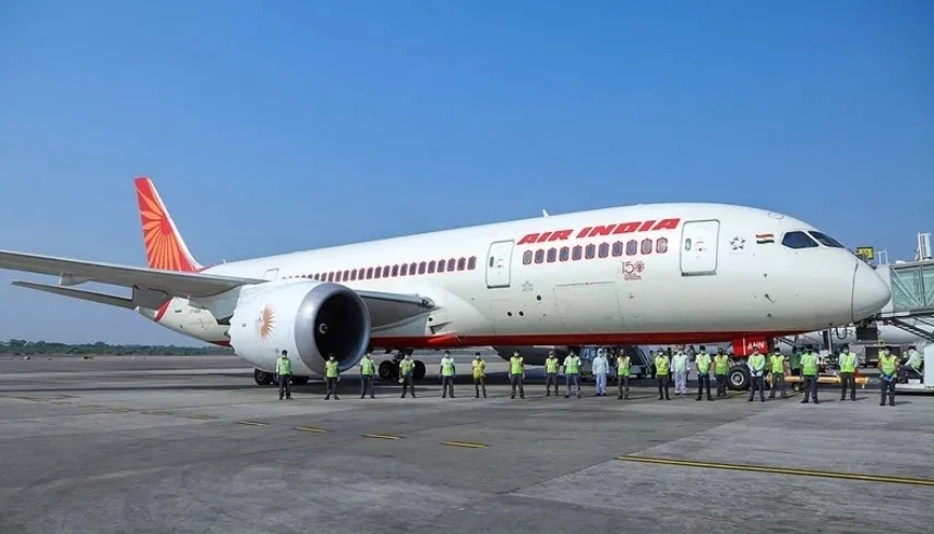 رحلة مرعبة.. إعياء غامض يصيب ركاب وطاقم طائرة هندية